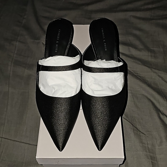 Asymmetric Sculptural Heel Pumps - Picture 5 of 6